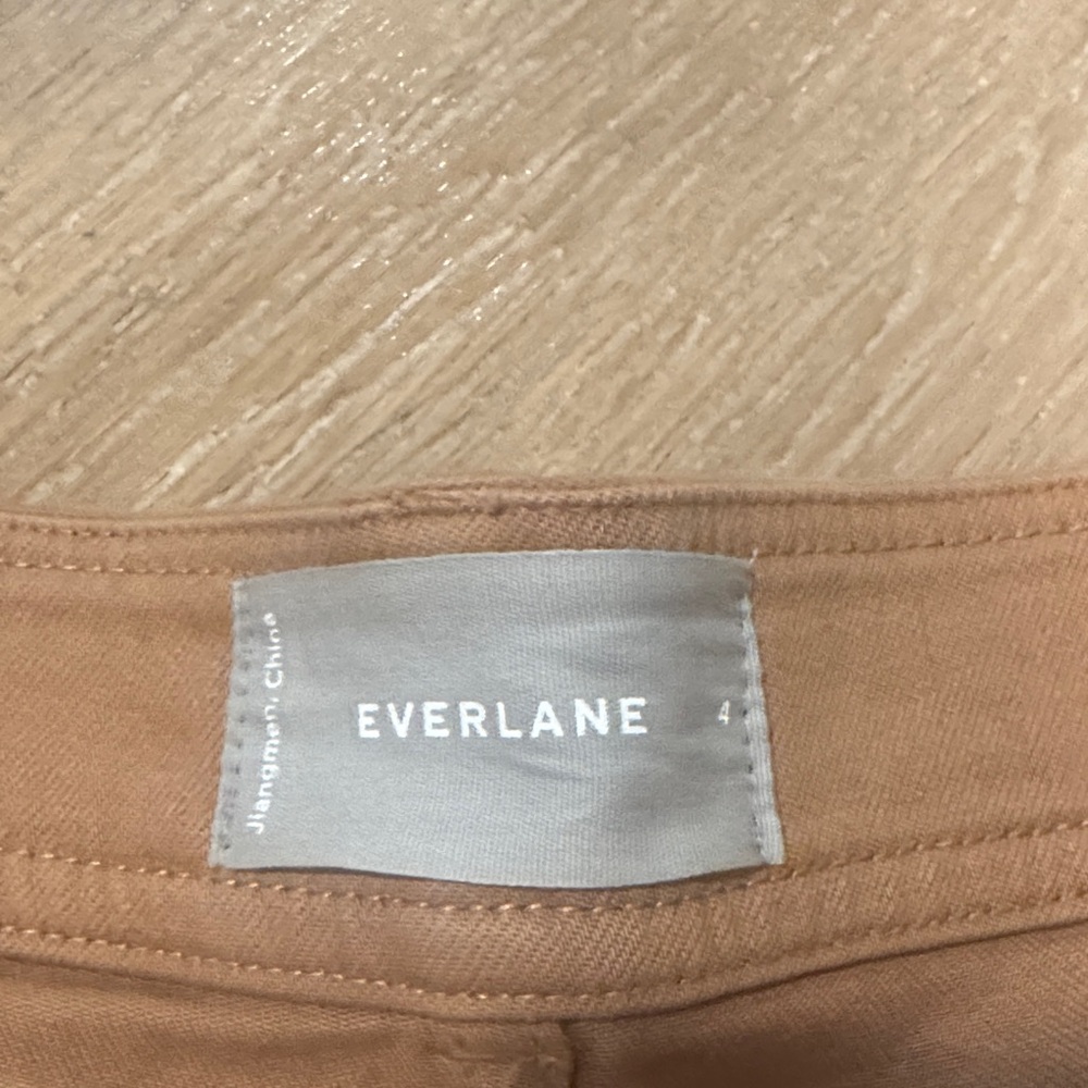 Everlane Women's Flat Front Shorts in Tan - Picture 2 of 2